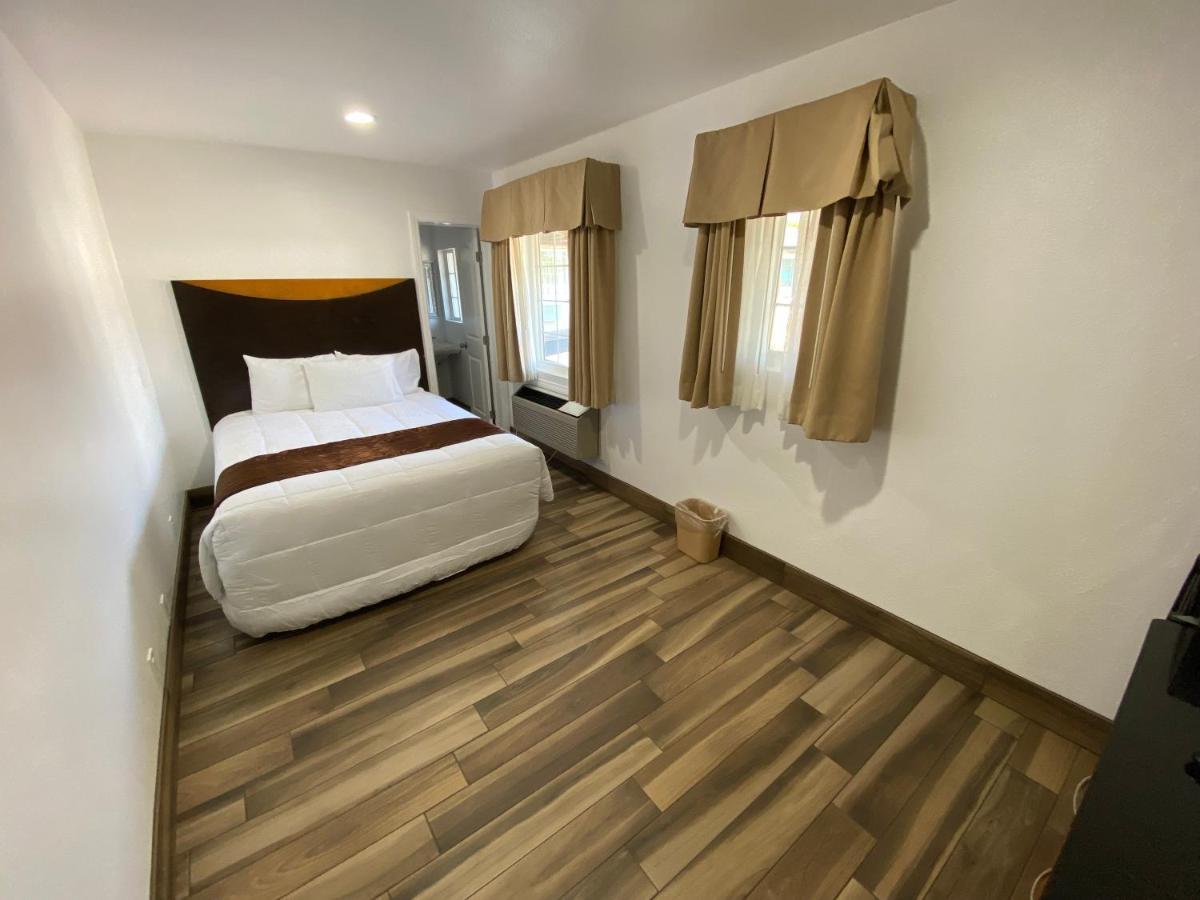 Town And Country Inn Santa Barbara Exterior photo